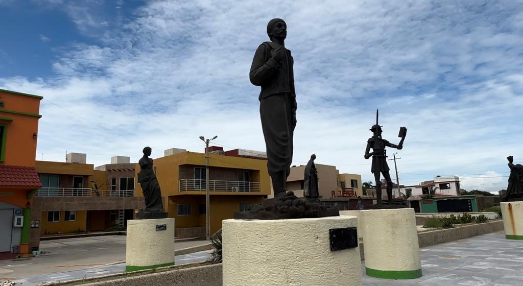 Comenzarán a restaurar las esculturas de la plaza de las culturas de